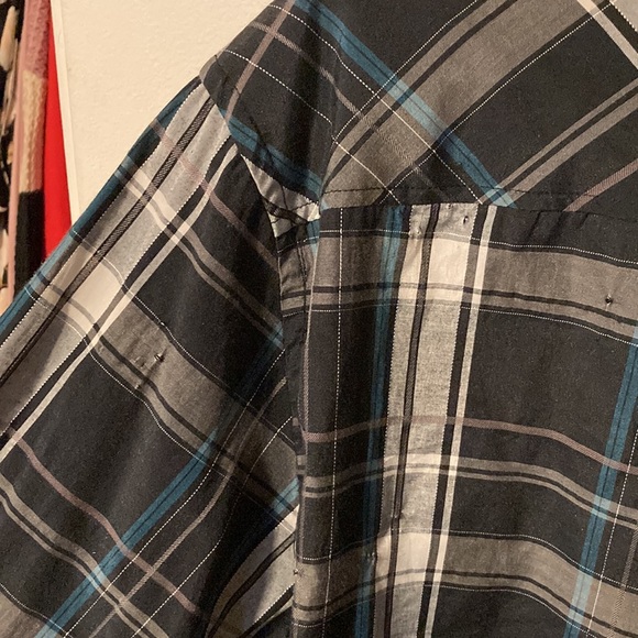 Flannel. Tiny holes on shoulder. Only worn once - Picture 4 of 4